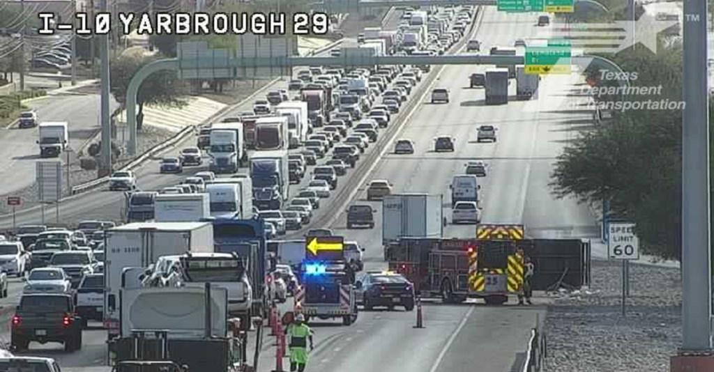 Accidente: Volcadura de camión registrada en la I-10 este cerca de Yarbrough