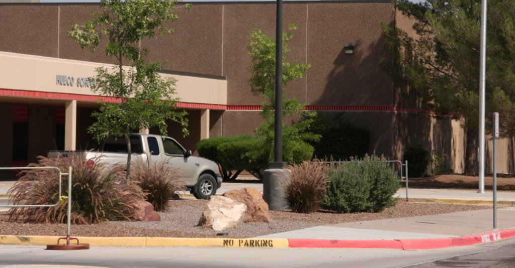 Escuela Primaria Hueco en El Paso Activa Protocolo de Seguridad por Olor Inusual y Humo Azulado