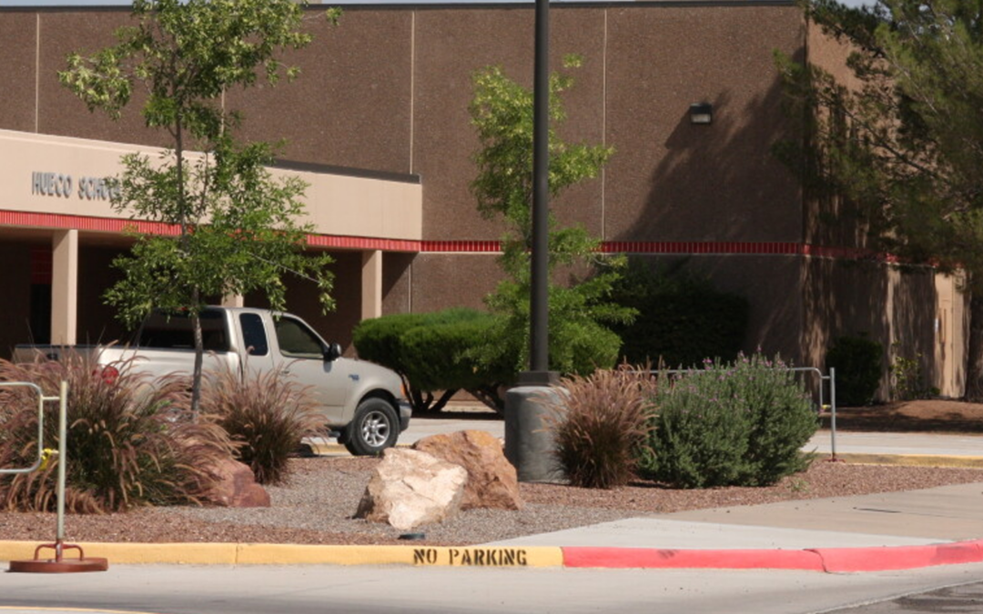 Escuela Primaria Hueco en El Paso Activa Protocolo de Seguridad por Olor Inusual y Humo Azulado