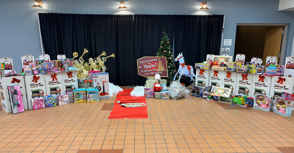 TNA Wrestling y Operation HOPE: Éxito en la recolección de juguetes en El Paso