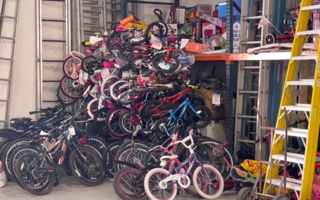 Santa Claus Bombero de Ciudad Juárez Lanza Llamado Urgente a El Paso para Regalar Juguetes