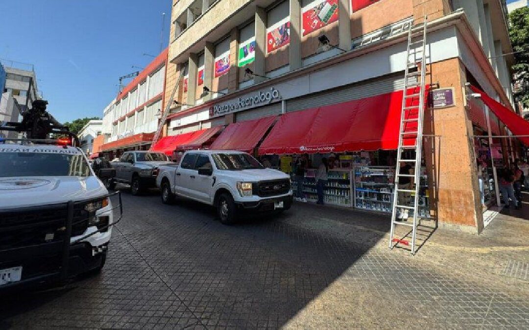 Fiscalía lidera operativos en plazas de electrónicos en el Centro de Guadalajara para combatir artículos robados