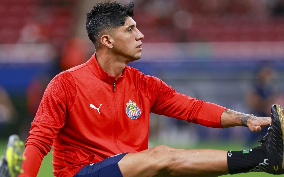 Alan Pulido: Chivas Busca un Nuevo Destino para su ‘Pez Gordo’