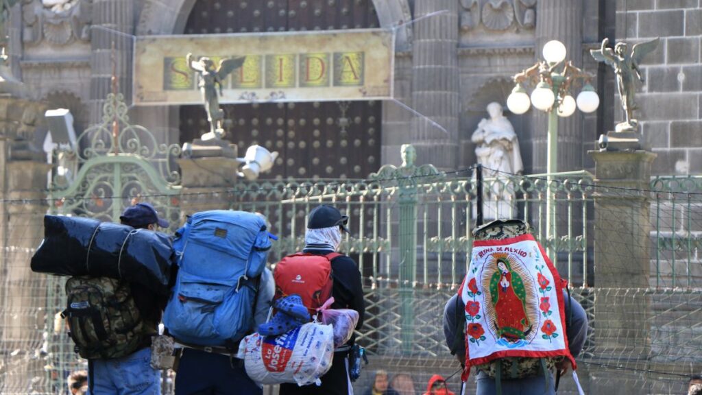 Arzobispo de Puebla Exhorta a Peregrinos a Cuidarse Durante los Festejos Guadalupanos