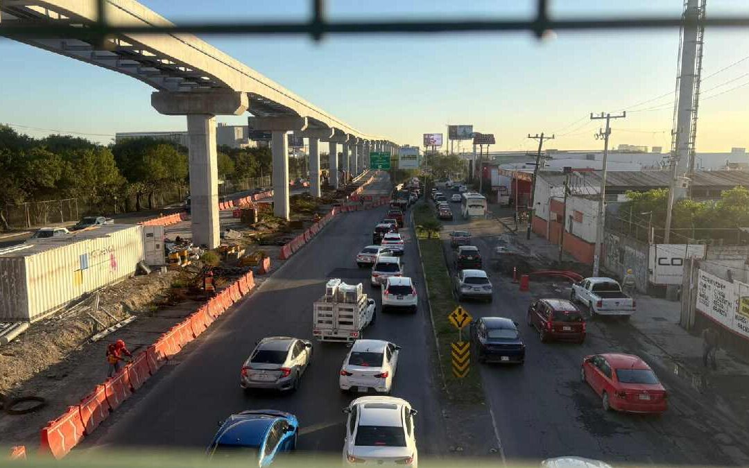 Cierre de Paso Elevado en Avenida Miguel Alemán Causa Caos Vial en Guadalupe