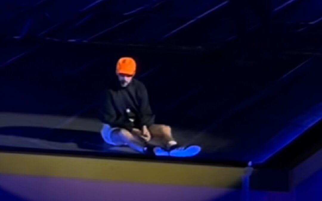 Bad Bunny se CAE en su primer concierto en CDMX: un inesperado momento en el escenario