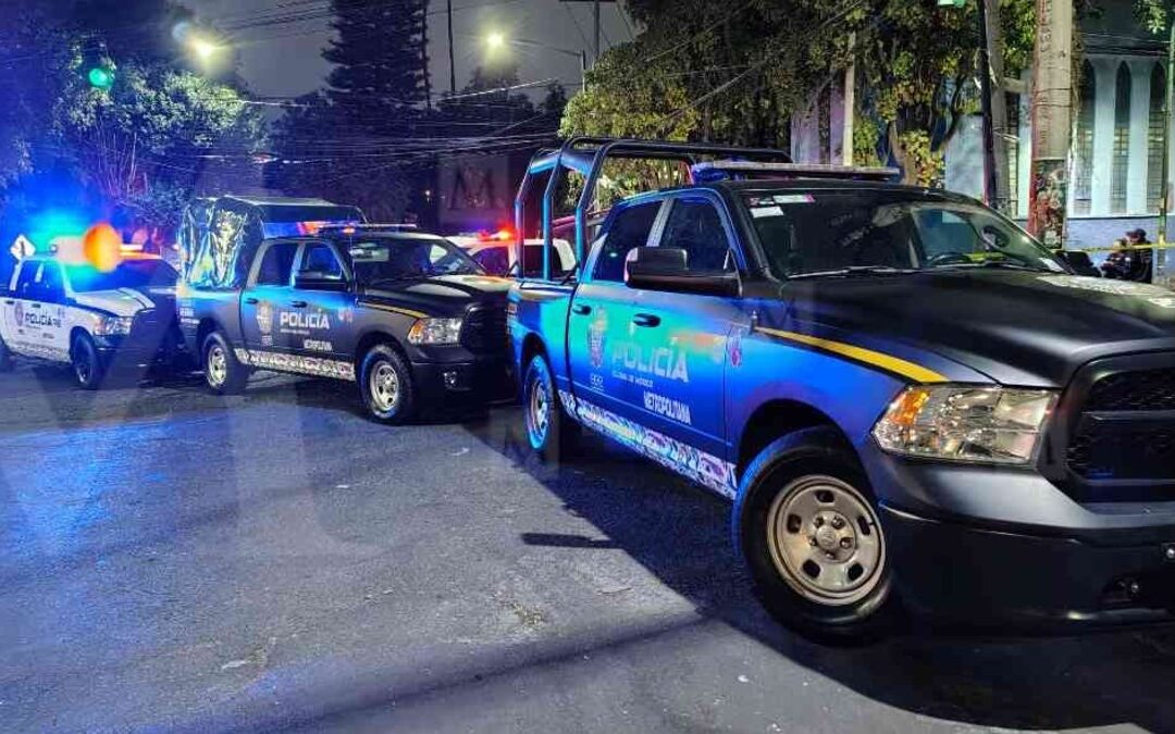 Tragedia en Azcapotzalco: Pareja atacada a balazos dentro de su auto, uno fallece