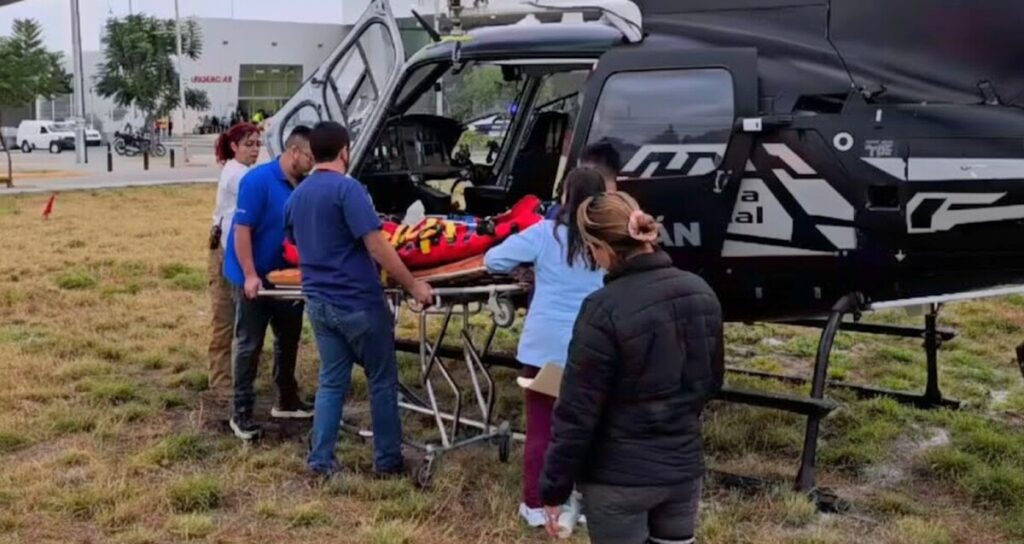Bebé de 2 meses herida por balazo en su hogar en Encarnación de Díaz: traslado urgente en helicóptero