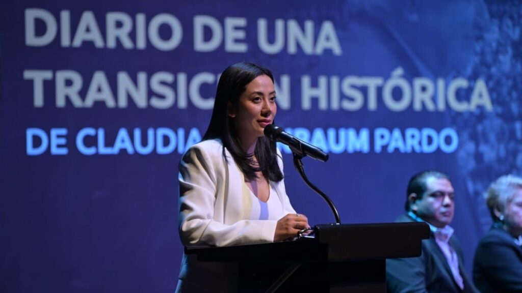 Betzabé Martínez Asiste a la Presentación del Libro ‘Diario de una Transición Histórica’ en Sacramento