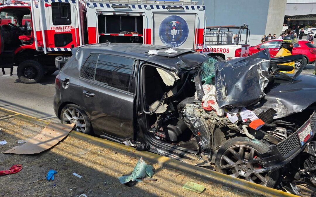 Mujer atropellada en Plaza Vía San Ángel tras megacarambola en Vía Atlixcáyotl en Puebla