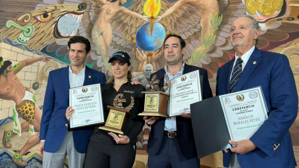 Xuntas Acepta el Premio Luchador Olmeca: Celebrando 17 Años de Trabajo Colectivo