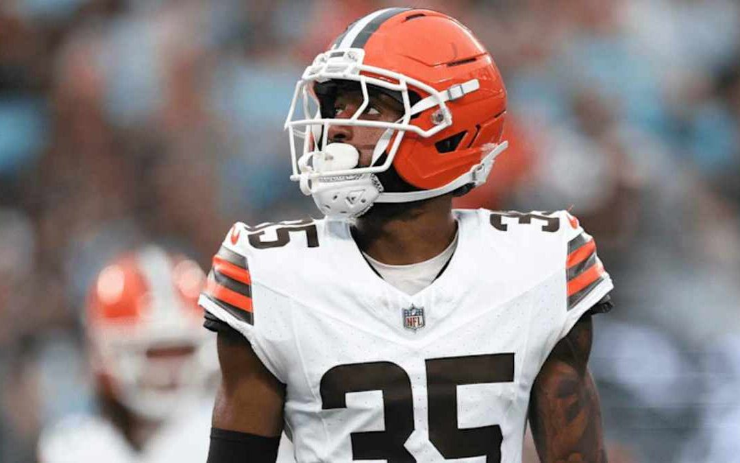 Los Raiders refuerzan su defensa con Chigozie Anusiem mientras Kyu Blu Kelly enfrenta una lesión