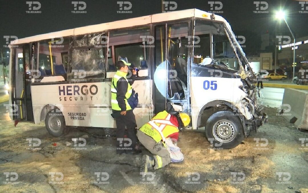 Accidente de volcadura en Saltillo deja 9 guardias de seguridad heridos tras salir del Parque Industrial Santa María