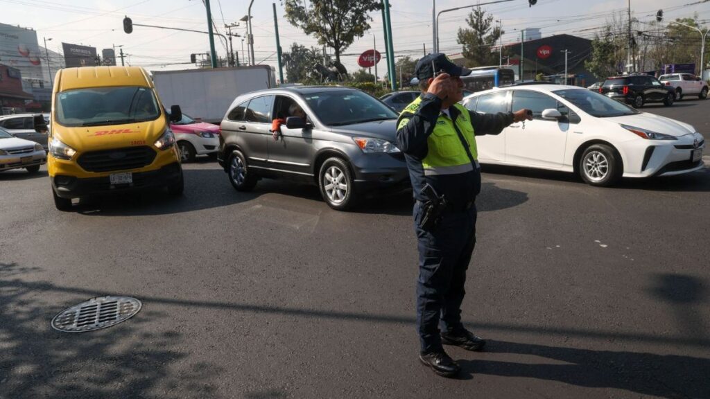 Hoy No Circula en CdMx y Edomex: Descubre qué autos descansan el 8 de diciembre 2025