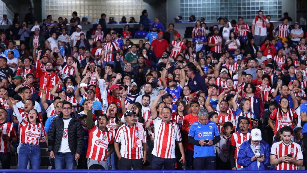 Descubre la Historia Detrás de los Colores de las Chivas