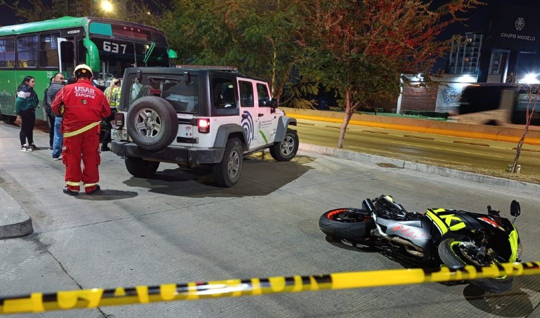 Motociclista fallecido en trágico accidente con camión de la ruta 637 en Zapopan
