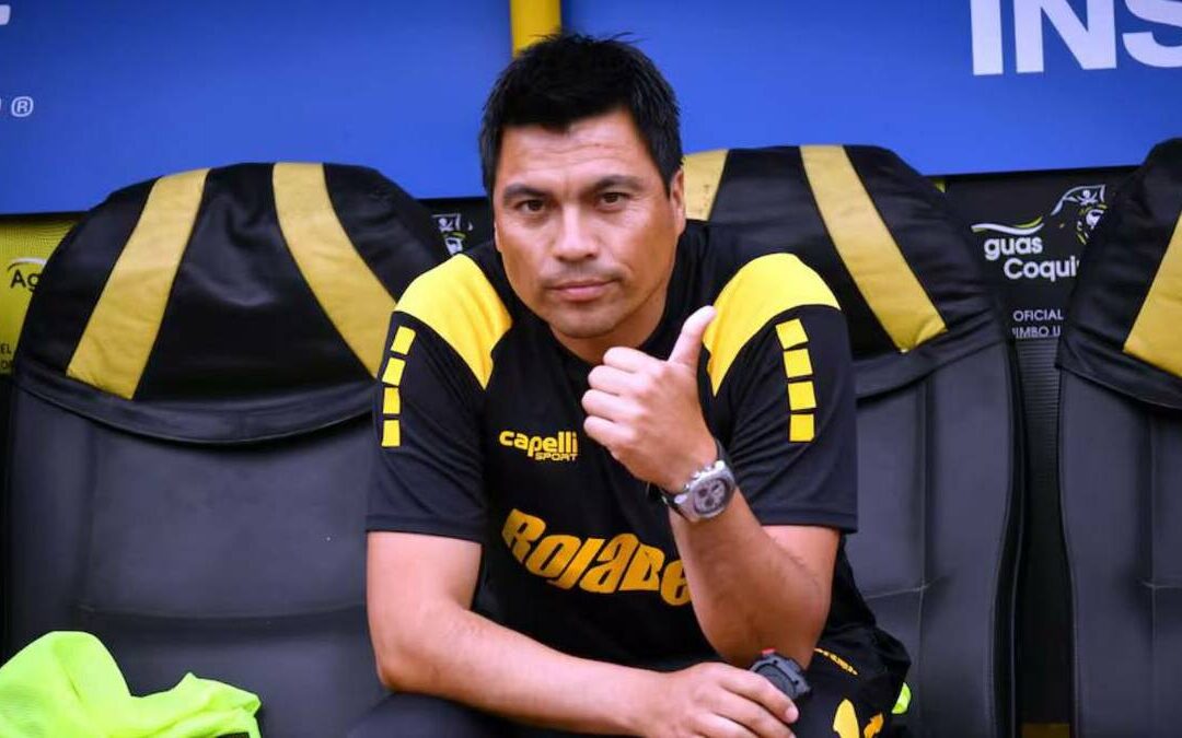 Gallos Blancos de Querétaro: Esteban González, el Nuevo Entrenador que Sorprende con su Anuncio Creativo