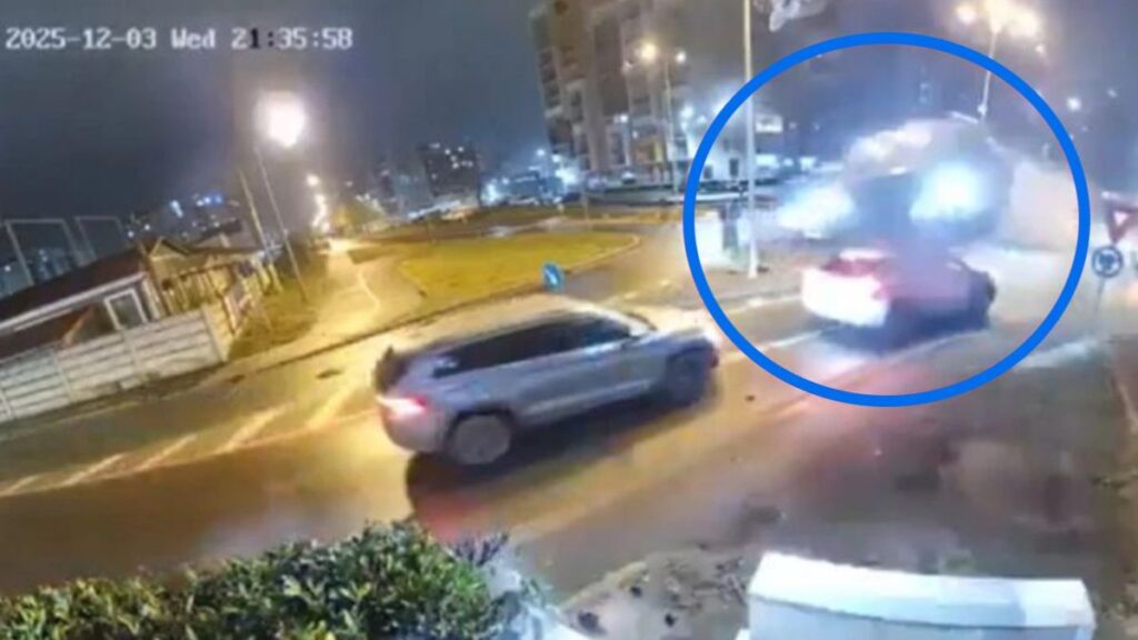 Increíble: Auto ‘Vuela’ sobre Dos Coches tras Emergencia Médica en Sacramento | VIDEO