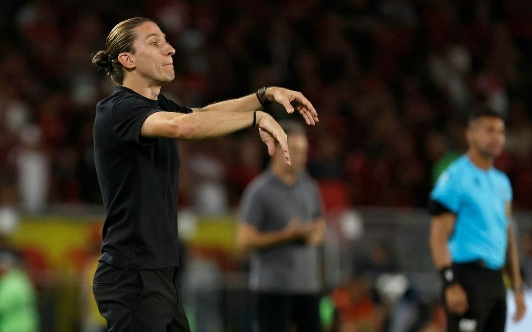 Filipe Luís de Flamengo Destaca al Mejor Jugador de Cruz Azul