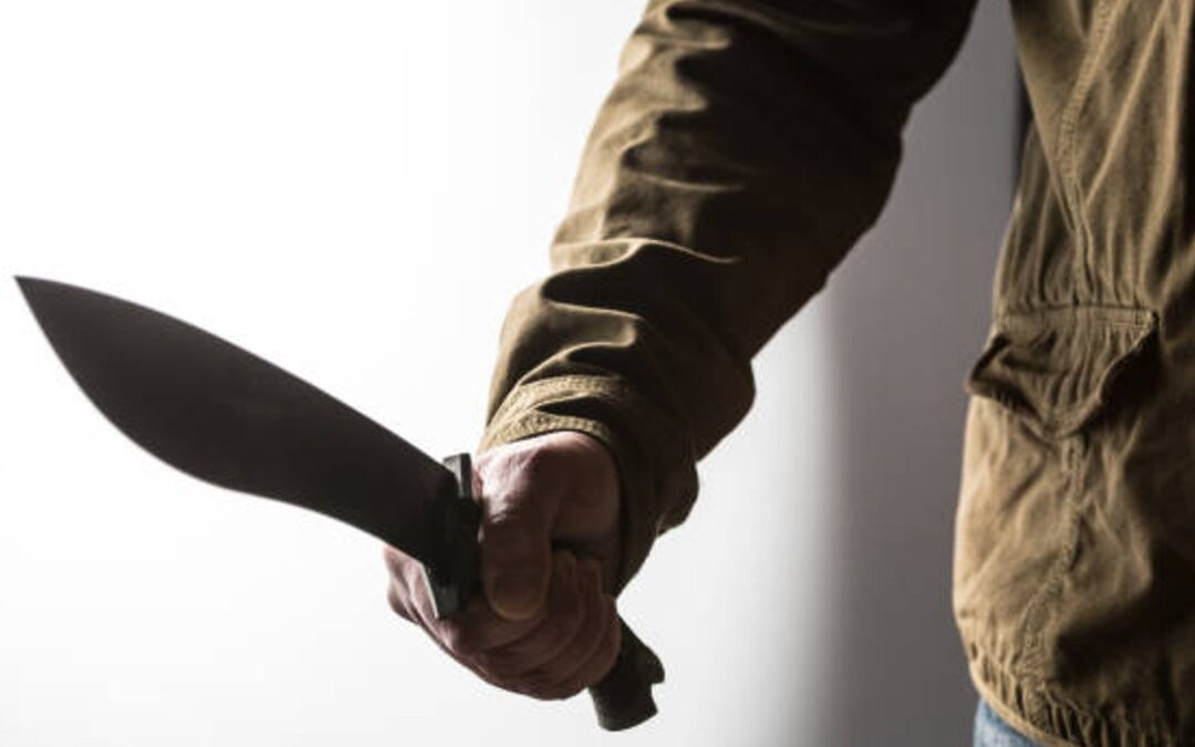 Detención de Hombre en GAM por Amenazar a Sus Hermanas con un Machete: Presunta Intoxicación