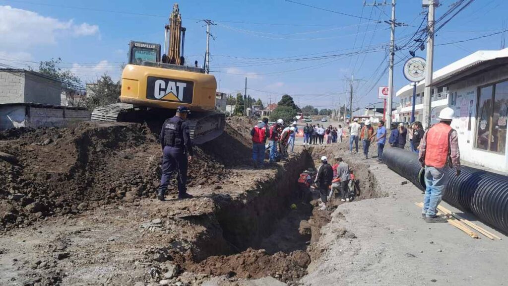 Derrumbe en Edomex: Trabajador Atrapado en Obra en Construcción