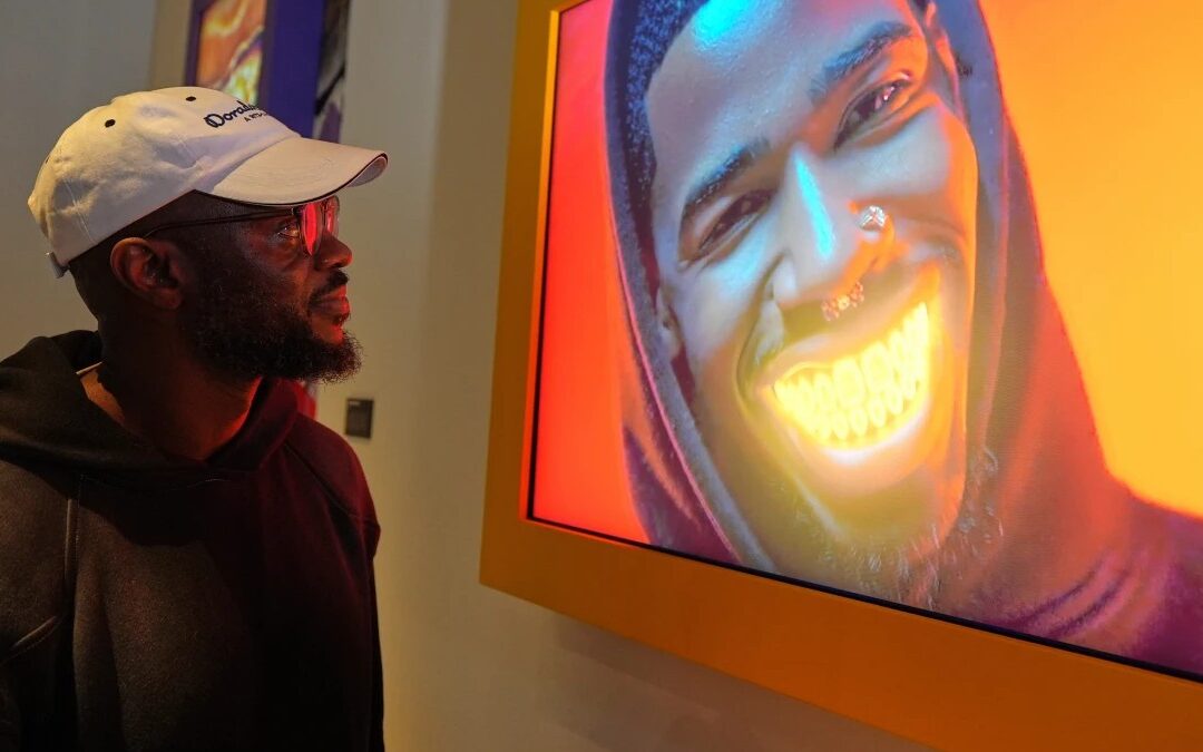 Comediantes de Sacramento Usan Herramientas de IA para Innovar en el Escenario