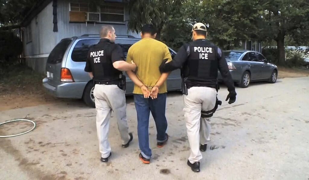 Jueza Federal Ordena Restaurar Audiencias de Fianza para Inmigrantes Detenidos en EE.UU.