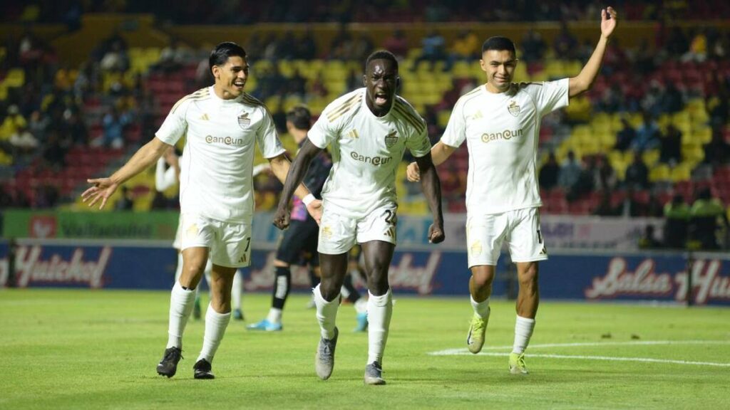 Jugador africano víctima de racismo en la Liga de Expansión se une como refuerzo a Querétaro