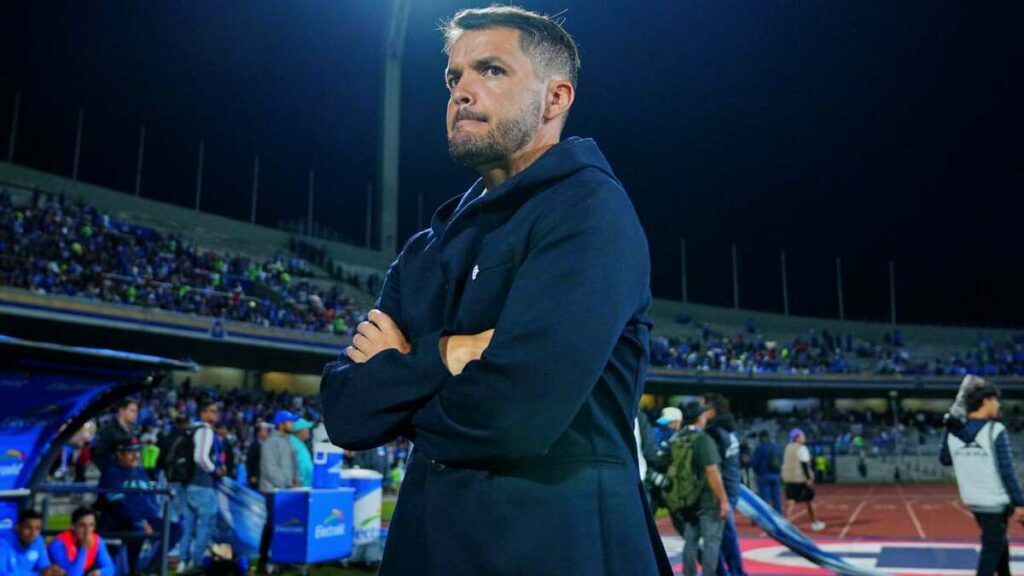 Nicolás Larcamón busca ‘enmudecer el Volcán’ con su estrategia