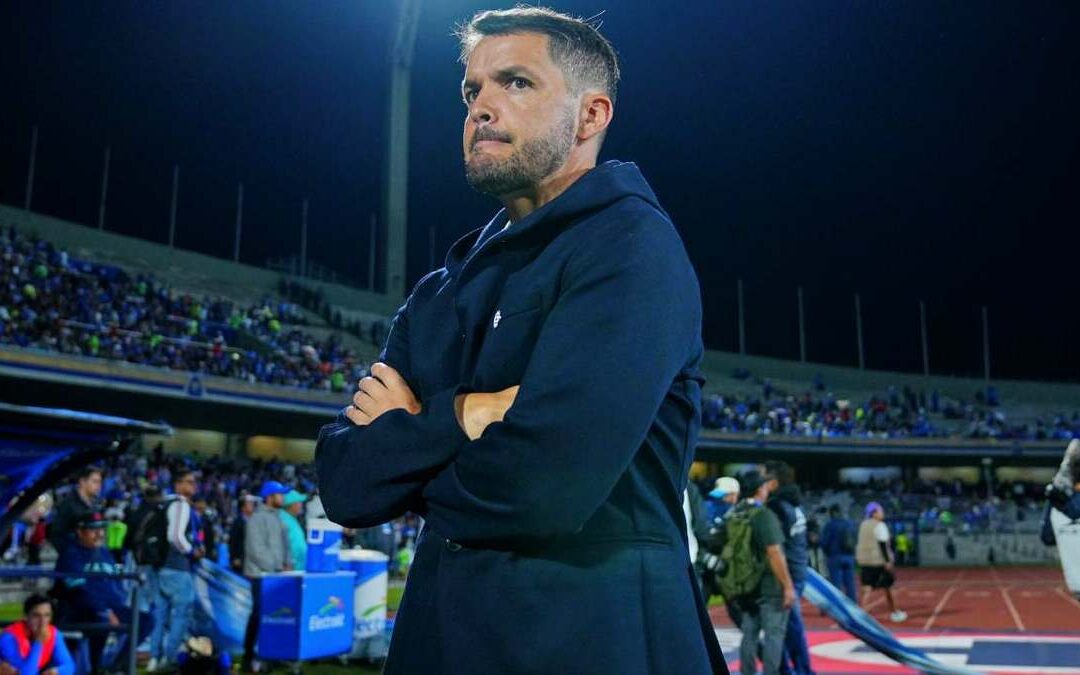 Nicolás Larcamón busca ‘enmudecer el Volcán’ con su estrategia