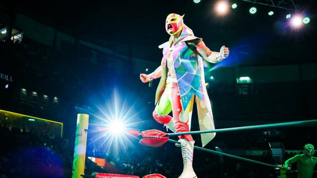 Impactante Caída de Neón Durante Lance Fuera del Ring: Mira el Video