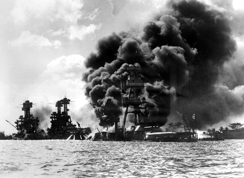 California Honra a los Héroes: Proclamación de Newsom por el Día del Recuerdo de Pearl Harbor