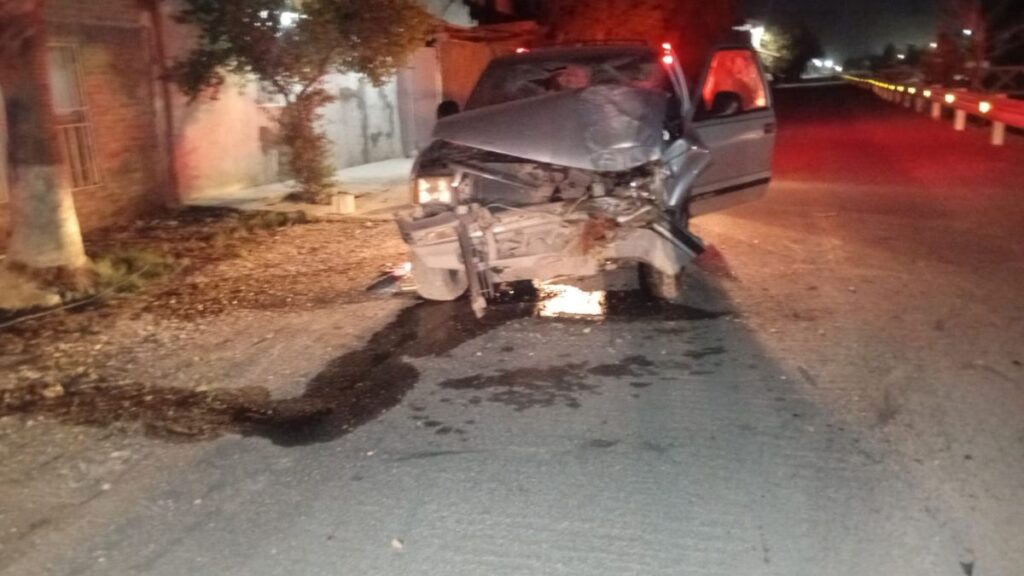 Accidente de Conductor en Lerdo: Choca Contra un Árbol y Abandona su Camioneta