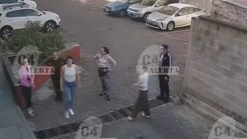 Incidente en Iztacalco: Inquilinas Responden a Administradora de Edificio con Ataque a su Auto