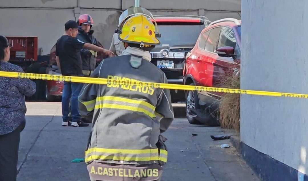 Accidente Mecánico en Guadalajara: Hombre de 33 Años Sufre Lesiones Graves Tras Camioneta que Le Cayó Encima