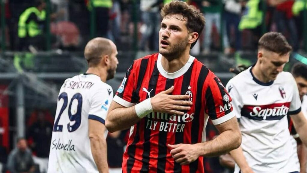 Regreso de Santiago Giménez: El Entrenador del Milan Comparte Detalles Clave