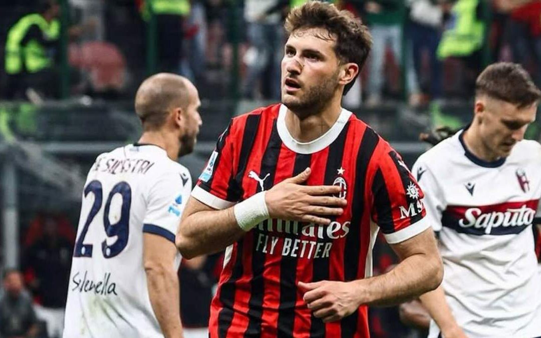 Regreso de Santiago Giménez: El Entrenador del Milan Comparte Detalles Clave