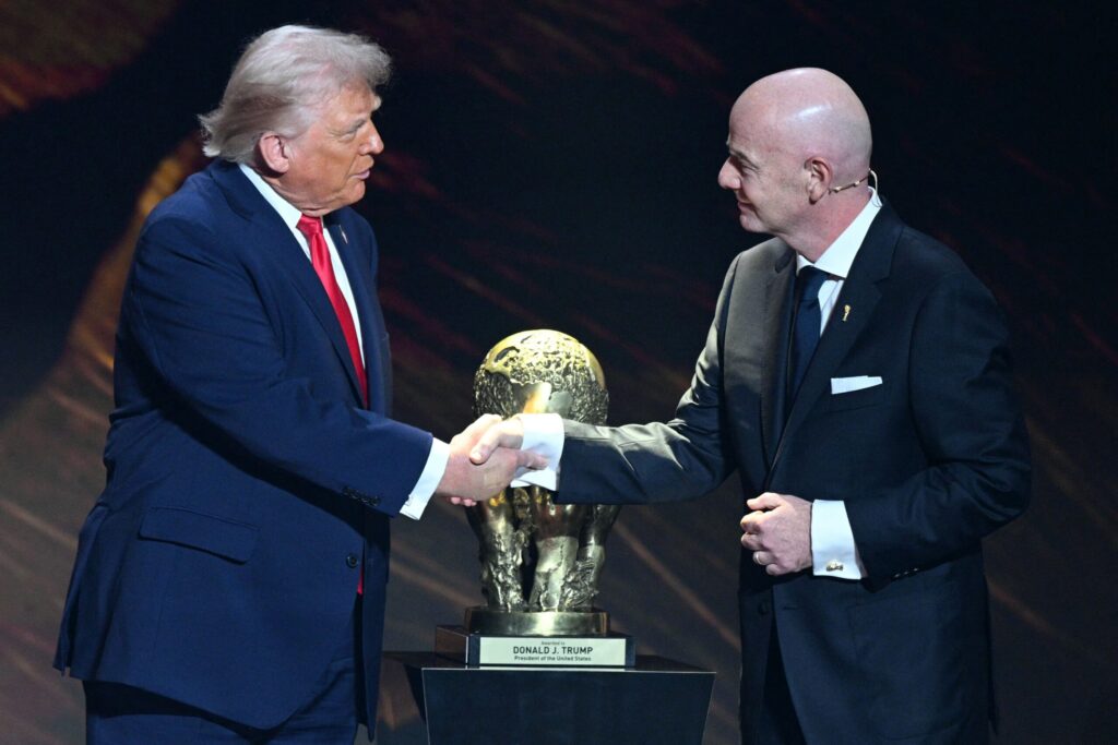 Donald Trump recibe el inaugural Premio FIFA de la Paz en Washington