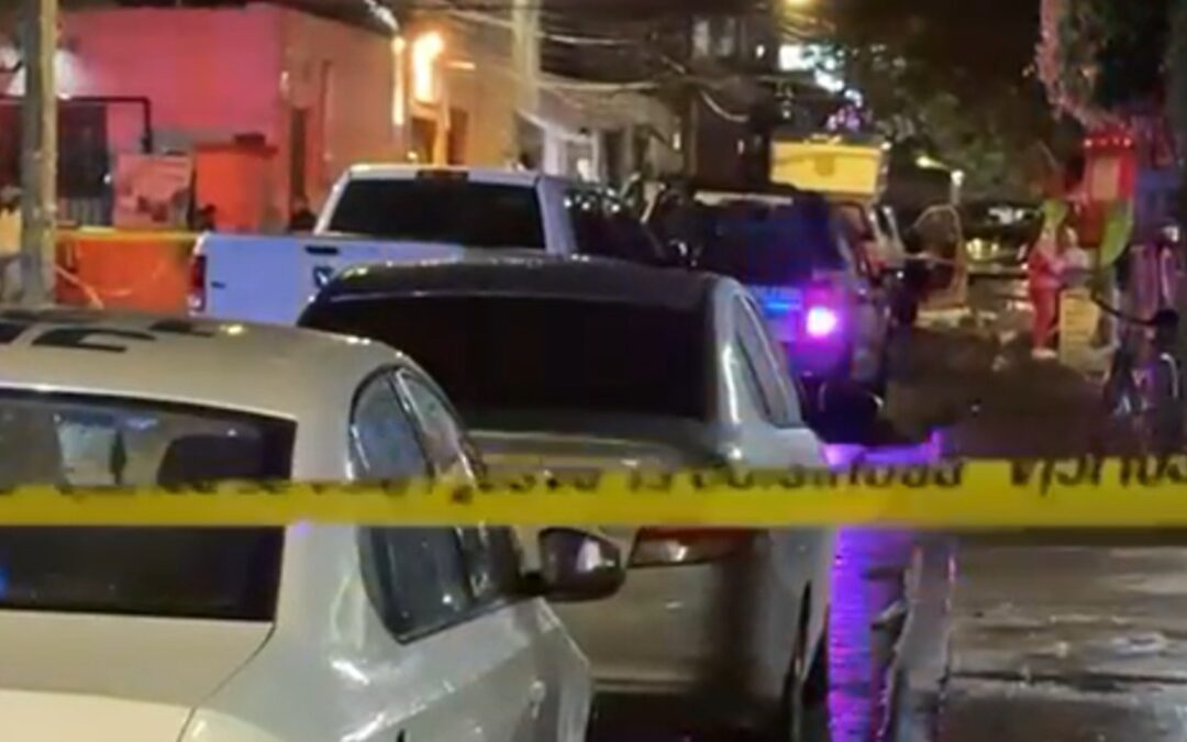 Hombre herido por balazos en el abdomen llega a Guadalajara en busca de ayuda familiar