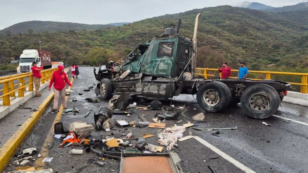 Cierre Total en la Autopista Guadalajara-Colima: Dos Accidentes Simultáneos Dejan Seis Heridos