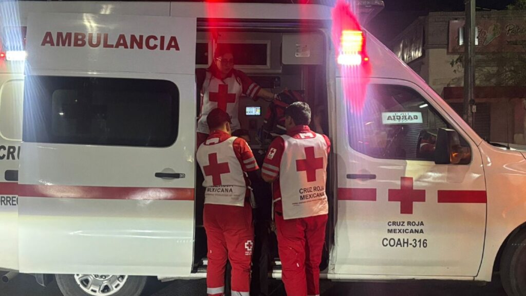 Asalto en Torreón: Abuelito Golpeado Brutalmente Tras Salir de un Bar | Video Impactante