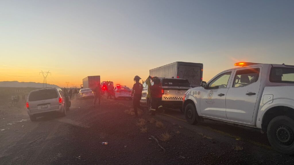 Tragedia en la carretera Torreón-Saltillo: Mujer muere en volcadura junto a su hija menor